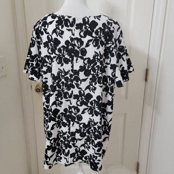 Lane Bryant Size 18/20 White with Black Floral Pattern V Neck Blouse - Picture 4 of 12